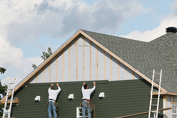 Professional Siding technician working in Elkton, VA